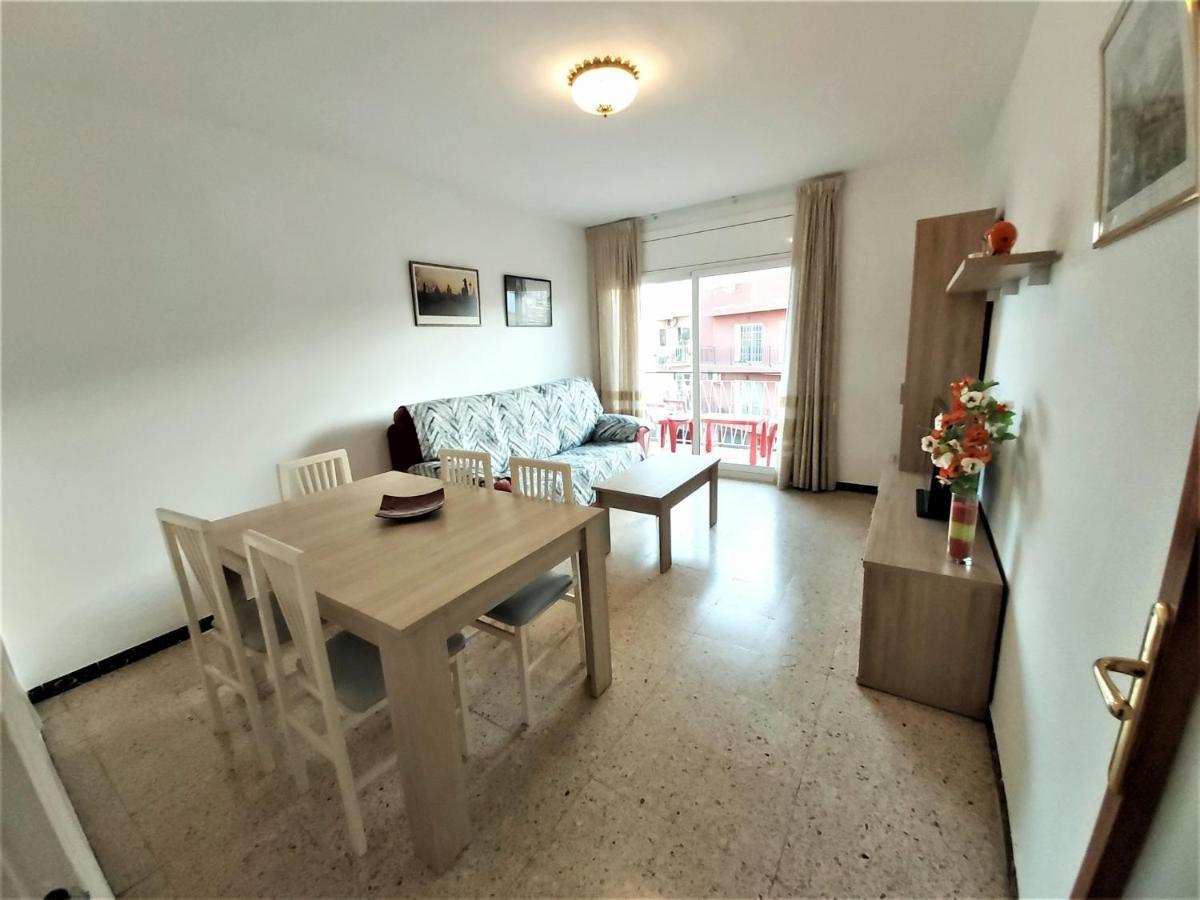 Diana Apartamento Con Terraza Muy Cerca Del Mar Пинеда де Мар Екстериор снимка